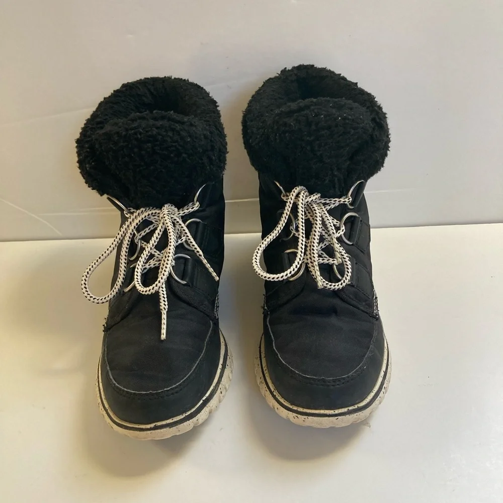 SOREL Women’s Cozy Carnival Snow Boot (Nori/Black)